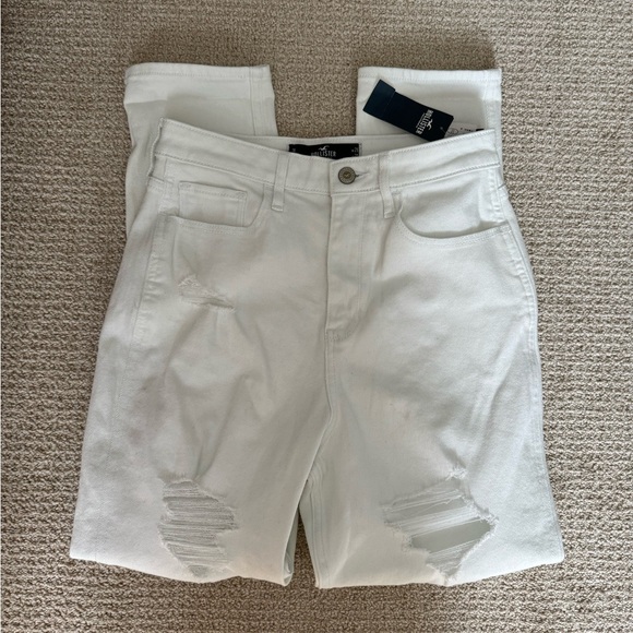 NWT Ultra High-Rise Mom Jeans in White by Hollister 🍂 - Picture 2 of 7